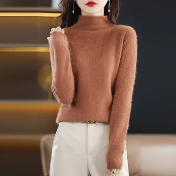 В 2023 году корейская компания vers связала новую осенне-зимнюю одежду с полувысоким вырезом и толстый норковый пушистый свитер