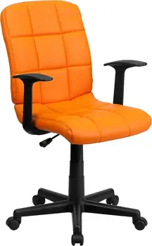 Оранжевое стеганое виниловое офисное кресло со средней спинкой и поворотными подлокотниками